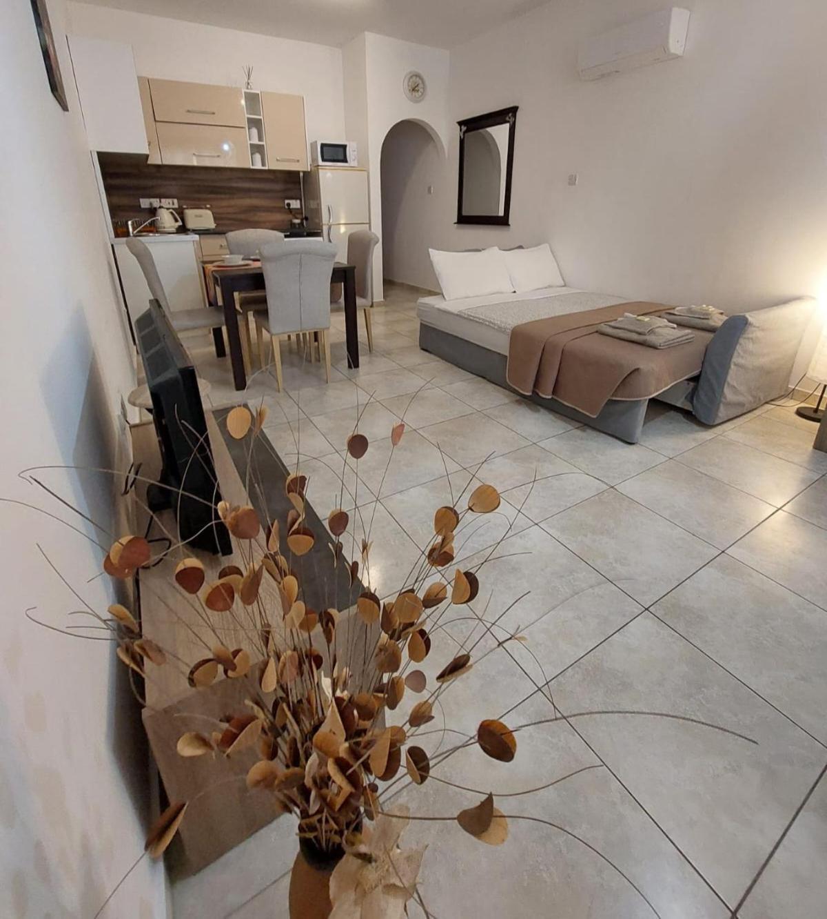 Joanne'S Cosy 1 Bdrm Apt Paphos 外观 照片
