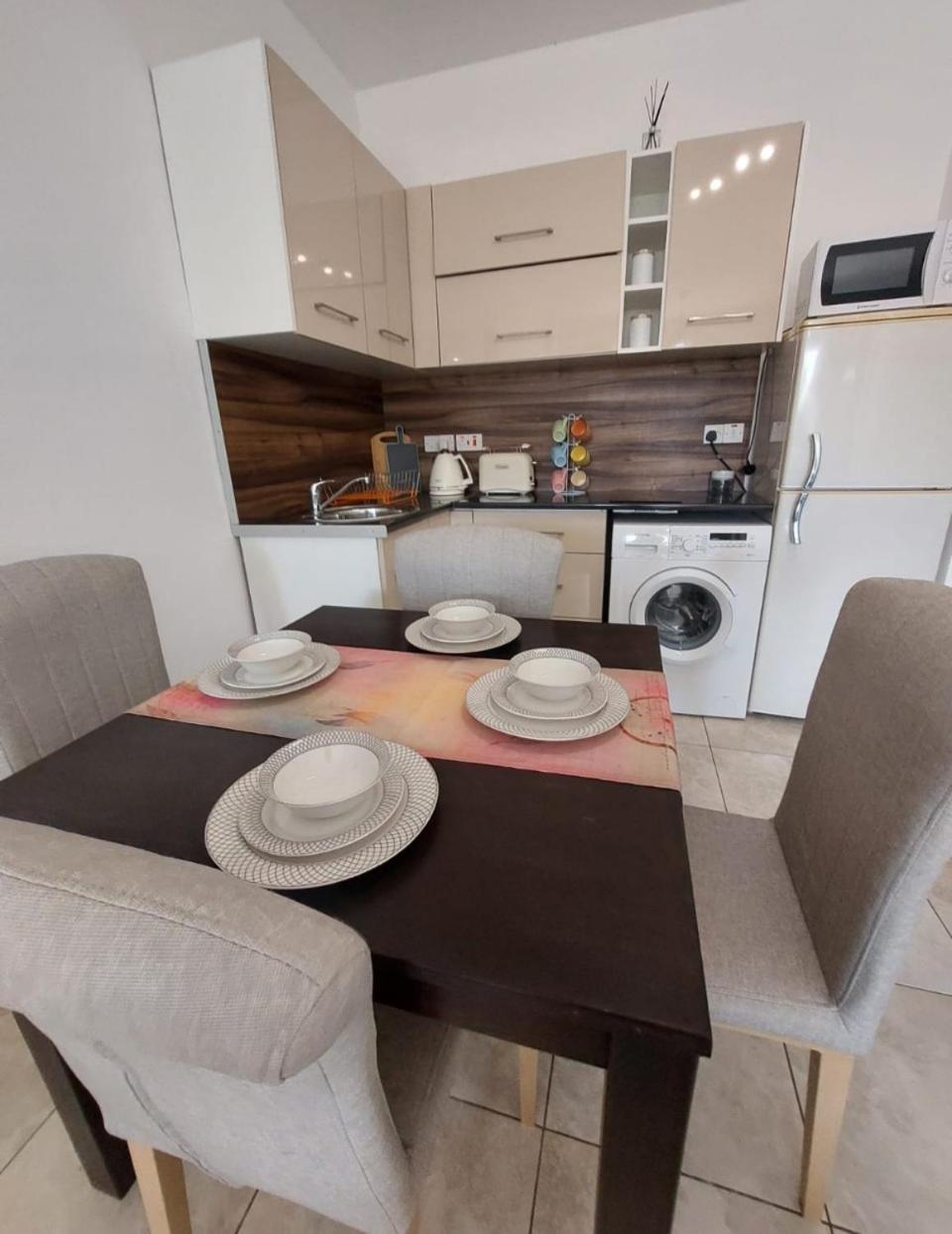 Joanne'S Cosy 1 Bdrm Apt Paphos 外观 照片