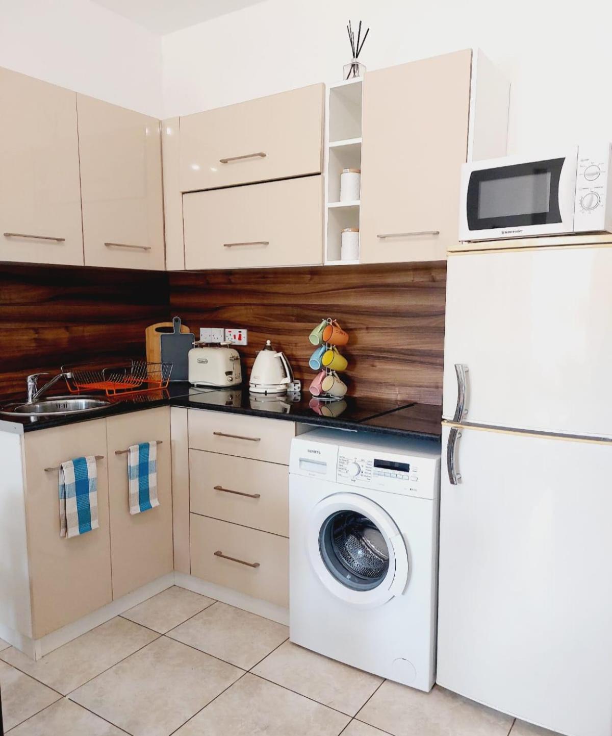 Joanne'S Cosy 1 Bdrm Apt Paphos 外观 照片